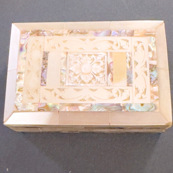 VTG Carved Mother Of Pearl Inlaid Abalone Hinged Jewelry/Trinket Box - Picture 1 of 6